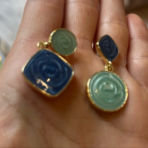 Artsy two-tone statement earrings - Picture 4 of 8